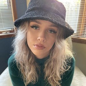 Meet your Posher, Gabby